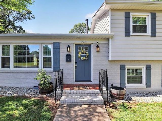 3025 Dunaire Drive, Charlotte, NC 28205