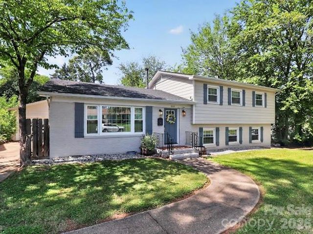 3025 Dunaire Drive, Charlotte, NC 28205