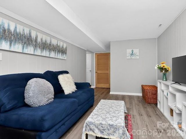 3025 Dunaire Drive, Charlotte, NC 28205