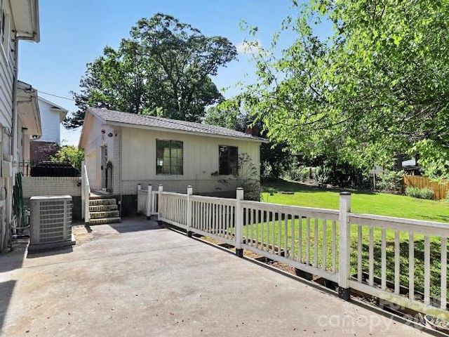 3025 Dunaire Drive, Charlotte, NC 28205