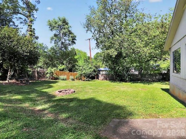 3025 Dunaire Drive, Charlotte, NC 28205