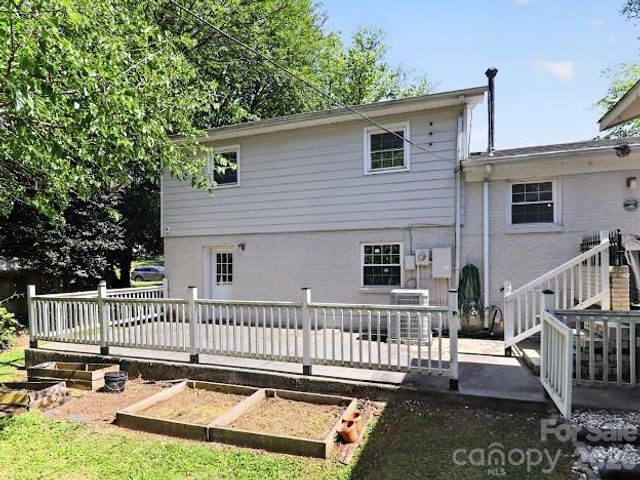 3025 Dunaire Drive, Charlotte, NC 28205