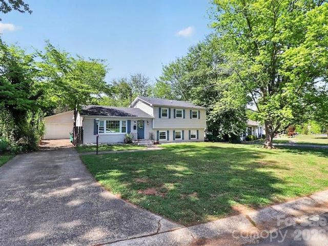 3025 Dunaire Drive, Charlotte, NC 28205