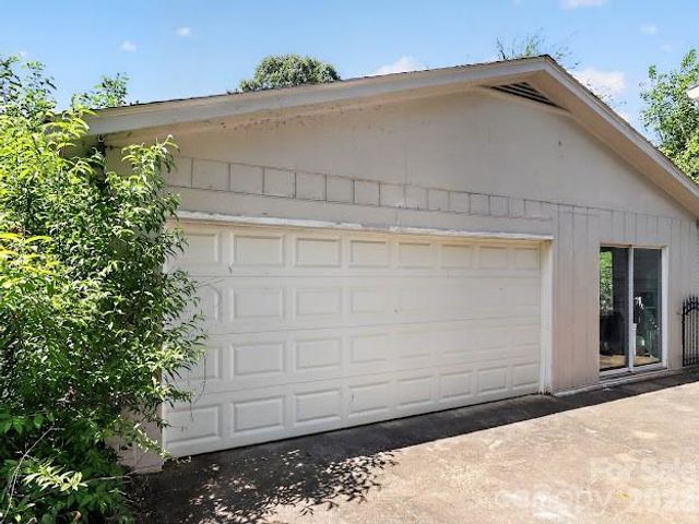 3025 Dunaire Drive, Charlotte, NC 28205