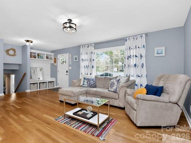 3025 Dunaire Drive, Charlotte, NC 28205