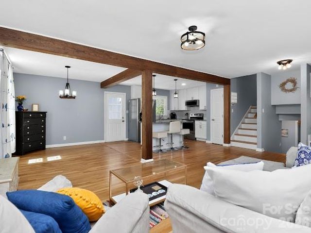 3025 Dunaire Drive, Charlotte, NC 28205