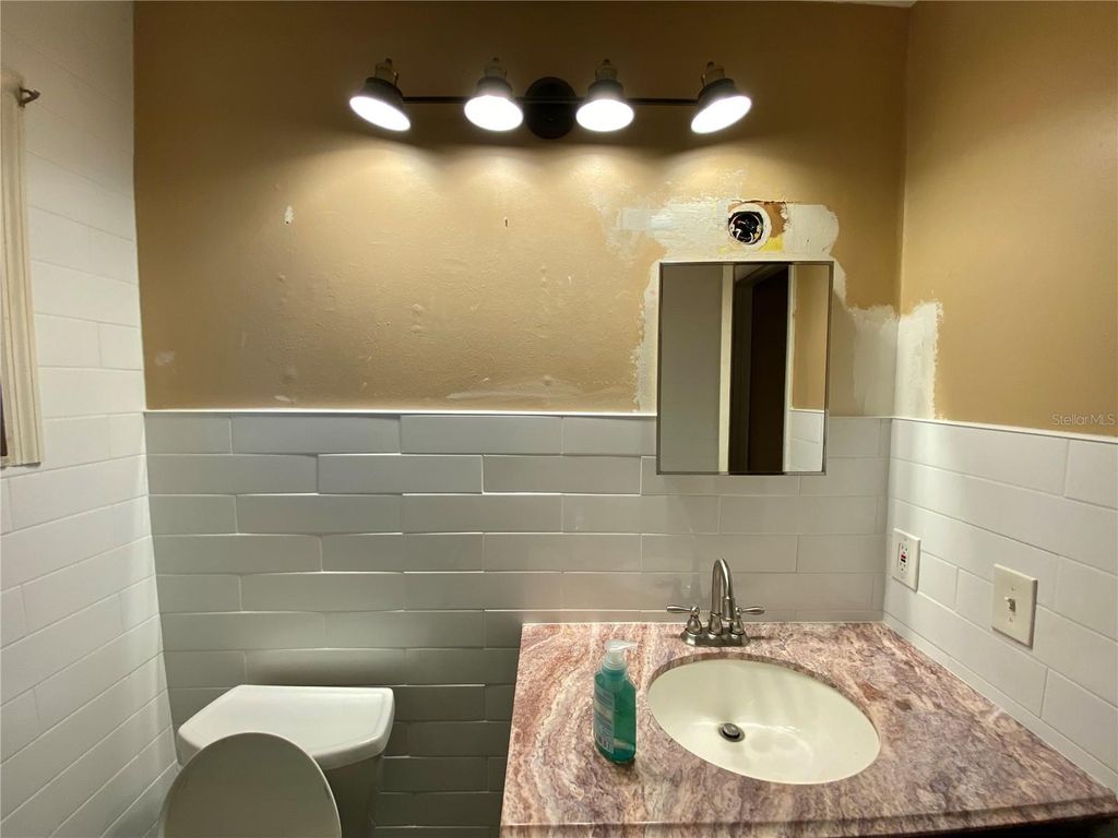 Image 15 of property listing at 4403 GANDY CIRCLE, Tampa, FL 33616