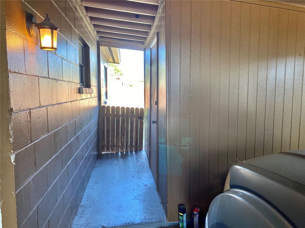 Image 19 of property listing at 4403 GANDY CIRCLE, Tampa, FL 33616