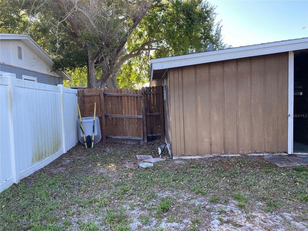 Image 23 of property listing at 4403 GANDY CIRCLE, Tampa, FL 33616