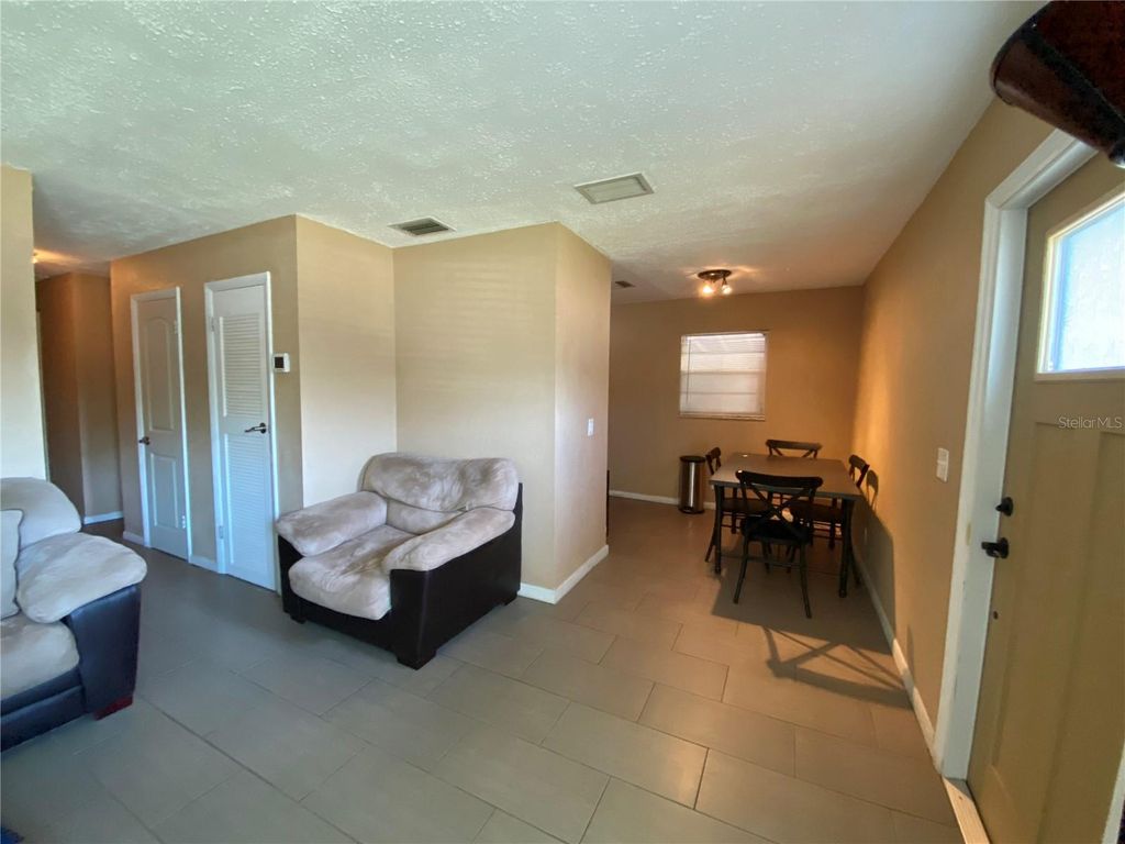 Image 6 of property listing at 4403 GANDY CIRCLE, Tampa, FL 33616