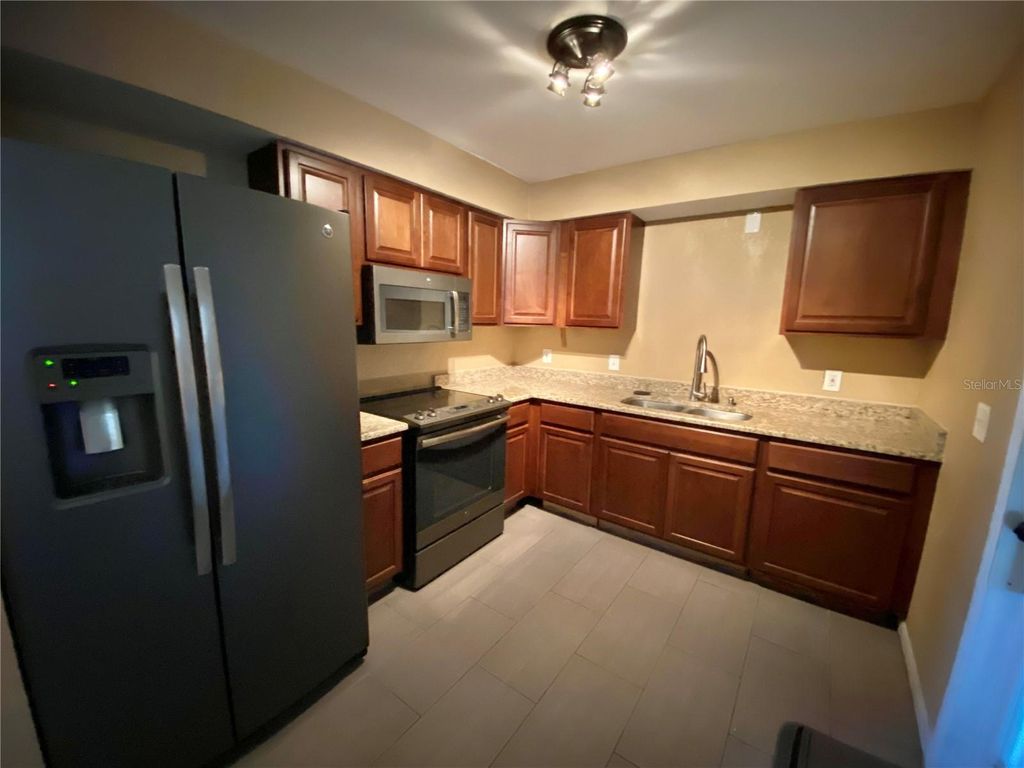 Image 8 of property listing at 4403 GANDY CIRCLE, Tampa, FL 33616