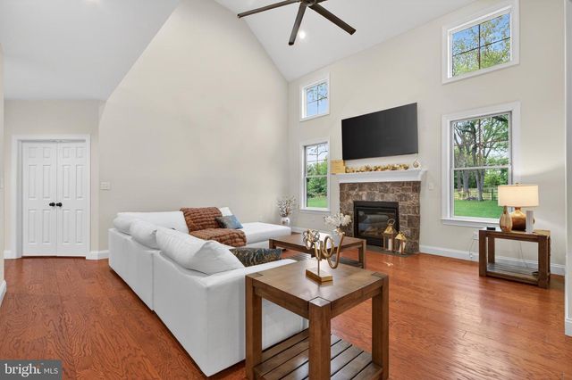 7 OVERFIELD LN, Glen Mills, PA 19342