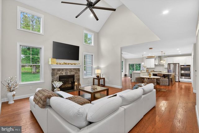 7 OVERFIELD LN, Glen Mills, PA 19342