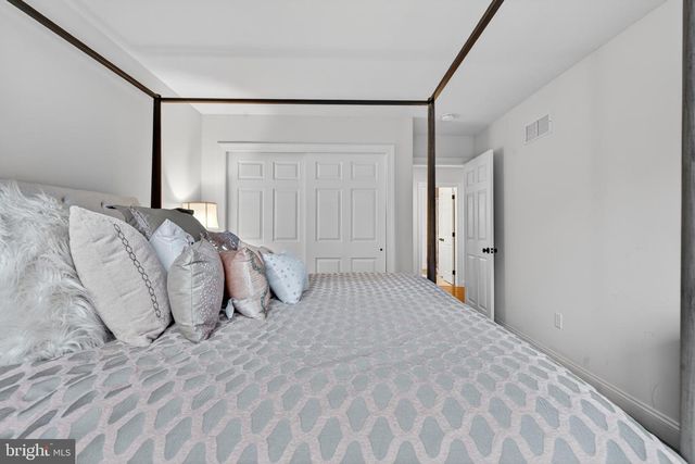 7 OVERFIELD LN, Glen Mills, PA 19342