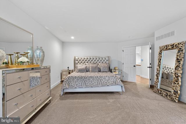 7 OVERFIELD LN, Glen Mills, PA 19342