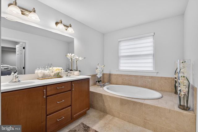 7 OVERFIELD LN, Glen Mills, PA 19342