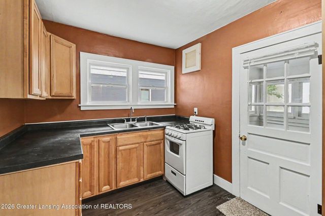 1005 Mccullough Street, Lansing, MI 48912