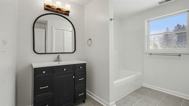 2105 Independence Boulevard, Ann Arbor, MI 48104