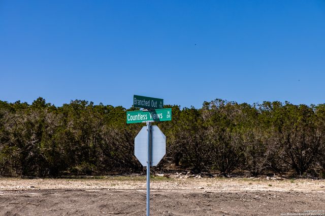 179 N Countless Views Dr, Kerrville, TX 78028