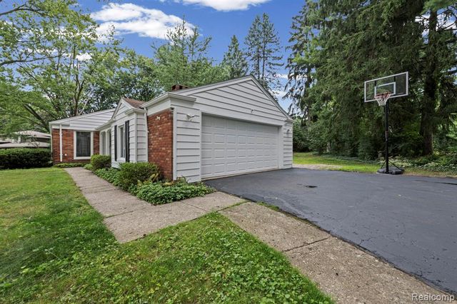 791 Robinhood Circle, Bloomfield Hills, MI 48304