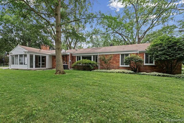 791 Robinhood Circle, Bloomfield Hills, MI 48304