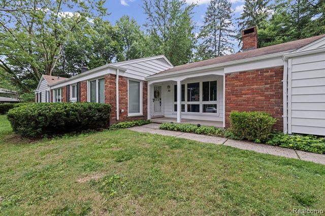 791 Robinhood Circle, Bloomfield Hills, MI 48304