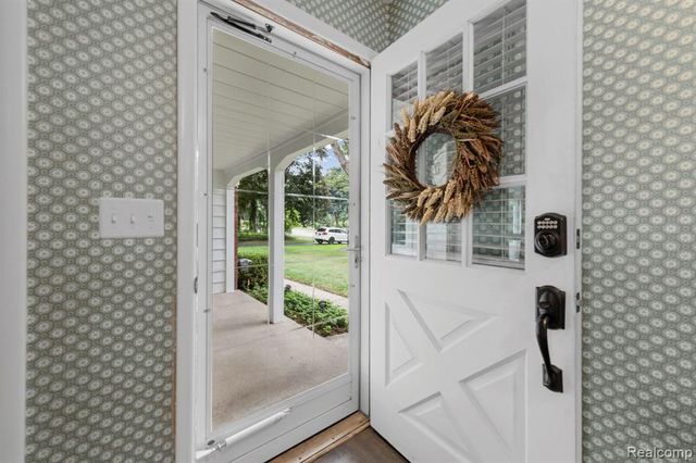 791 Robinhood Circle, Bloomfield Hills, MI 48304