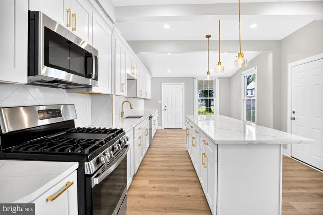 206 E UNION ST, Burlington, NJ 08016