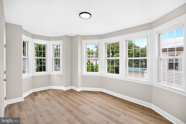 206 E UNION ST, Burlington, NJ 08016