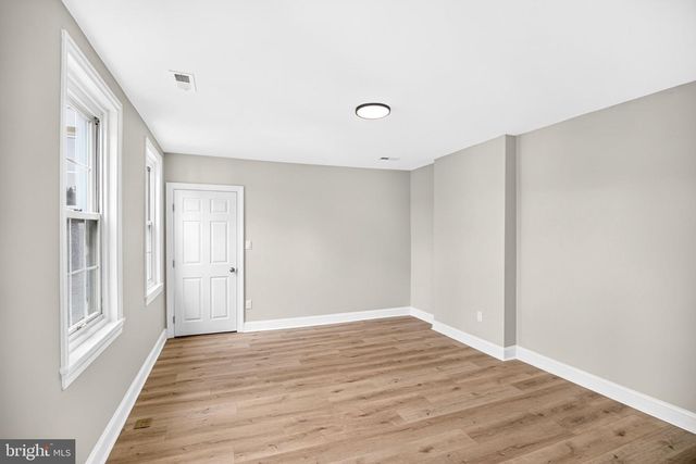 206 E UNION ST, Burlington, NJ 08016