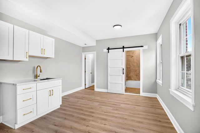 206 E UNION ST, Burlington, NJ 08016
