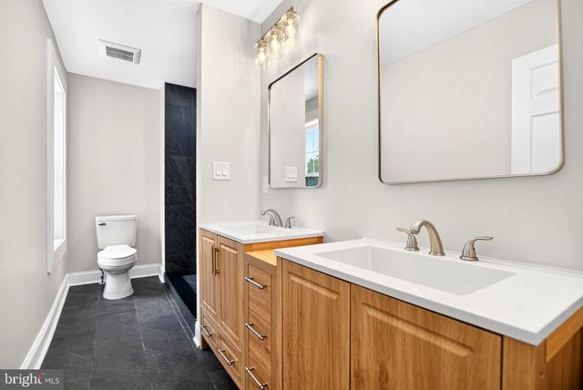 206 E UNION ST, Burlington, NJ 08016