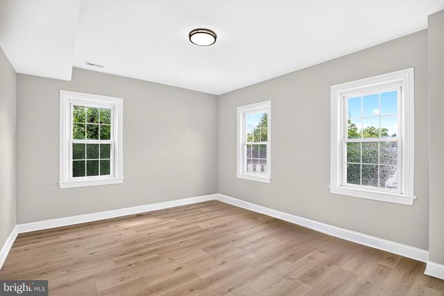206 E UNION ST, Burlington, NJ 08016