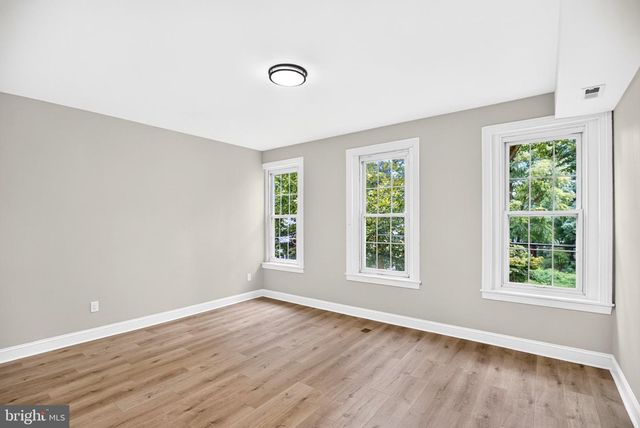 206 E UNION ST, Burlington, NJ 08016