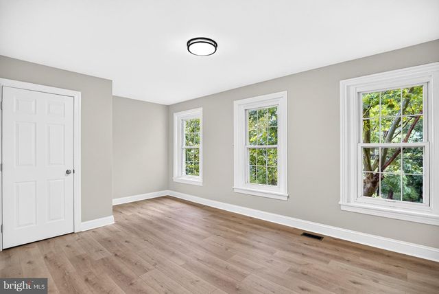 206 E UNION ST, Burlington, NJ 08016