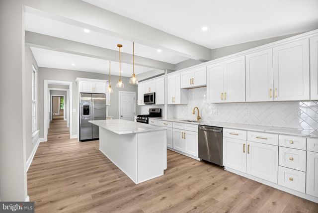 206 E UNION ST, Burlington, NJ 08016