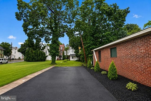 206 E UNION ST, Burlington, NJ 08016