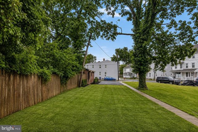 206 E UNION ST, Burlington, NJ 08016