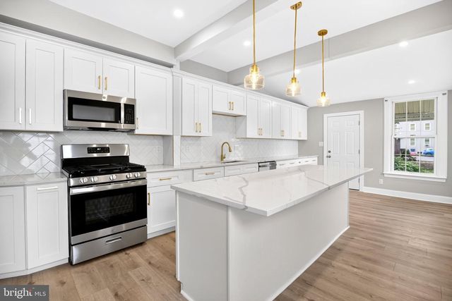 206 E UNION ST, Burlington, NJ 08016