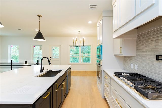 4 Lauder Circle, Bella Vista, AR 72715