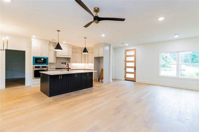 4 Lauder Circle, Bella Vista, AR 72715