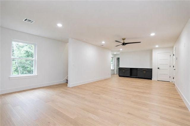 4 Lauder Circle, Bella Vista, AR 72715