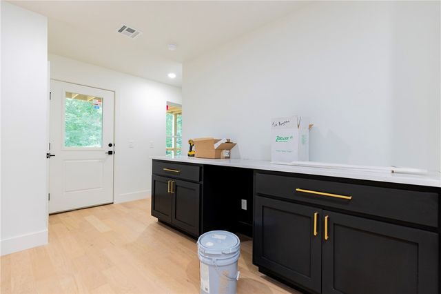 4 Lauder Circle, Bella Vista, AR 72715