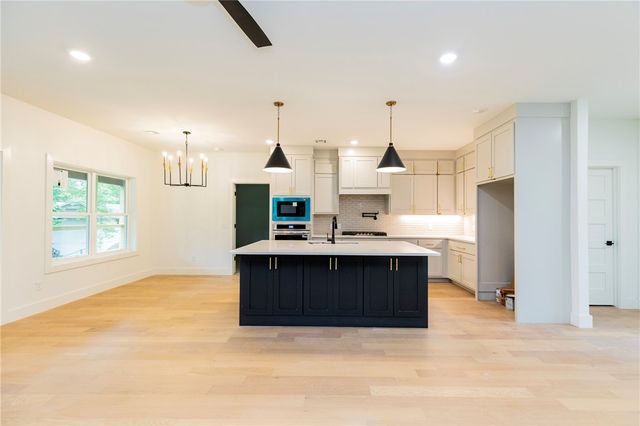 4 Lauder Circle, Bella Vista, AR 72715