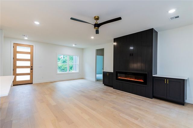 4 Lauder Circle, Bella Vista, AR 72715