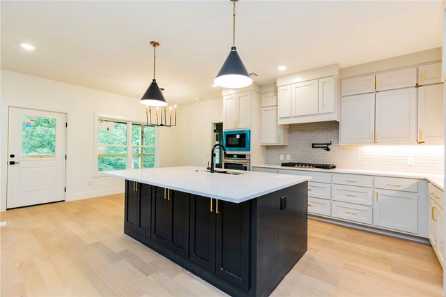4 Lauder Circle, Bella Vista, AR 72715