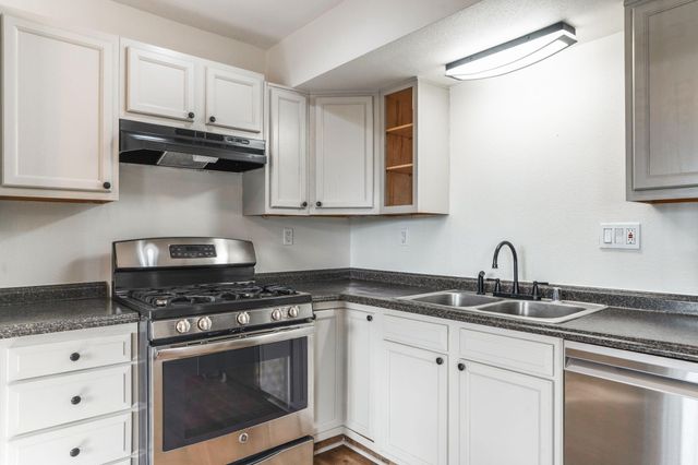 8013 Kathryn Avenue SE, Albuquerque, NM 87108