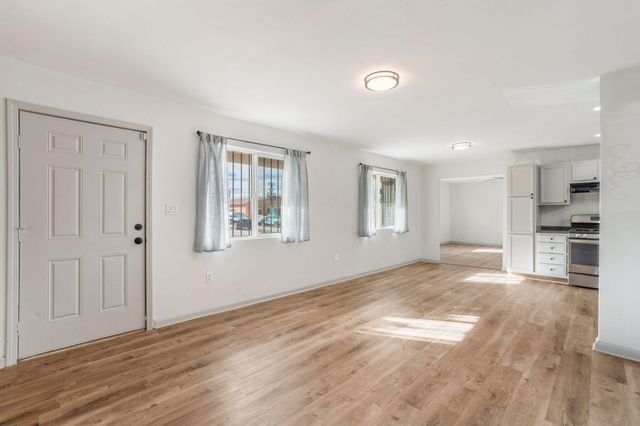 8013 Kathryn Avenue SE, Albuquerque, NM 87108