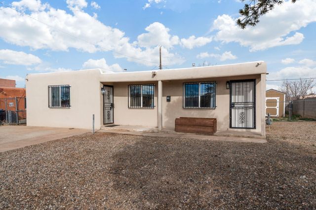 8013 Kathryn Avenue SE, Albuquerque, NM 87108