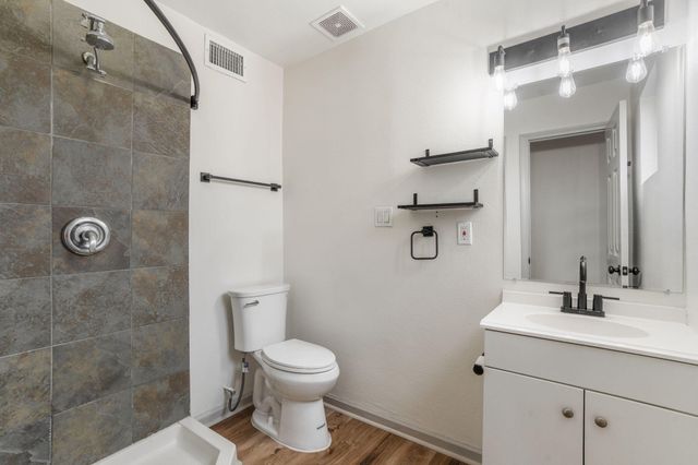 8013 Kathryn Avenue SE, Albuquerque, NM 87108